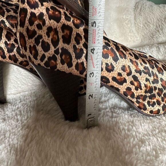 Bijou vintage leopard print/big buckle neoprene high heels booties EUC  sz 9.5 - Picture 8 of 8